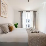 Bright Flat With Balcony & Garage By Hostwise Apartment *