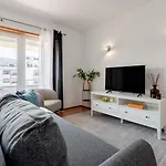 Bright Flat With Balcony & Garage By Hostwise *