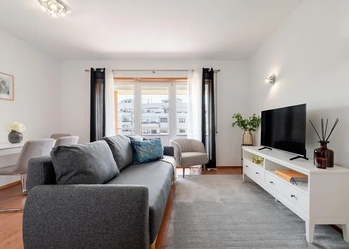 Appartement Bright Flat With Balcony & Garage By Hostwise *