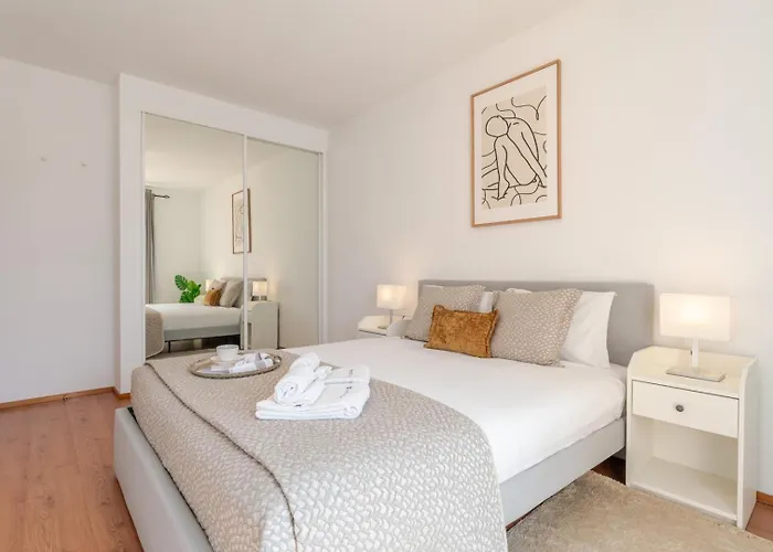 Bright Flat With Balcony & Garage By Hostwise *