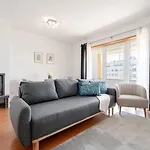 Bright Flat With Balcony & Garage By Hostwise *
