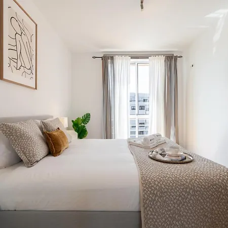 Bright Flat With Balcony & Garage By Hostwise Apartmán *
