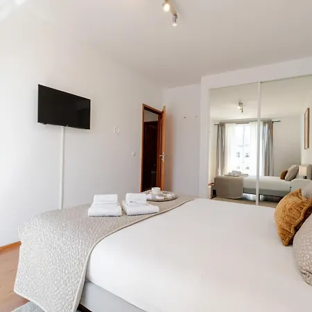 Apartmán Bright Flat With Balcony & Garage By Hostwise Vila Nova de Gaia