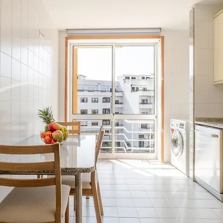 Apartmán Bright Flat With Balcony & Garage By Hostwise *