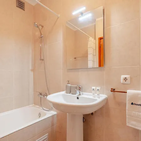 Bright Flat With Balcony & Garage By Hostwise *