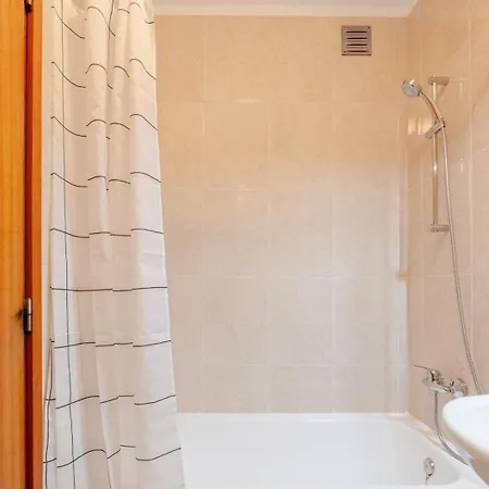 Bright Flat With Balcony & Garage By Hostwise