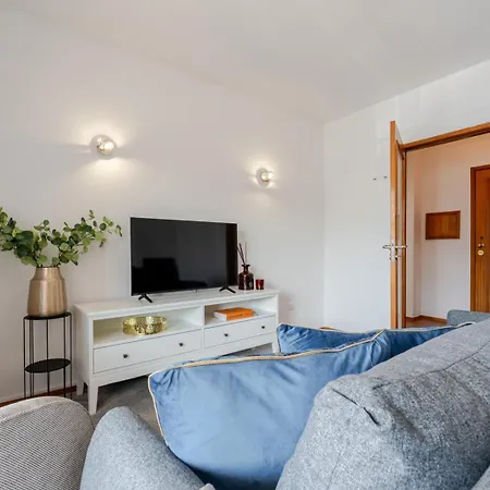 Apartmán Bright Flat With Balcony & Garage By Hostwise *