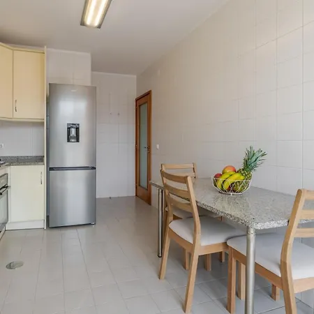 Bright Flat With Balcony & Garage By Hostwise * Oliveira do Douro (Vila Nova de Gaia)