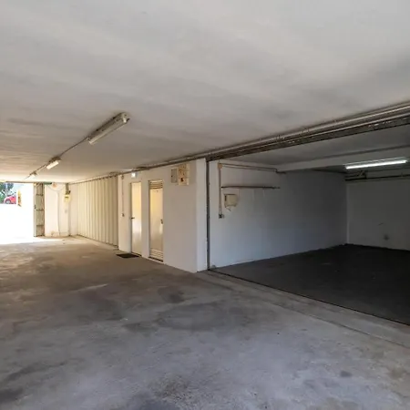 Apartmán Bright Flat With Balcony & Garage By Hostwise
