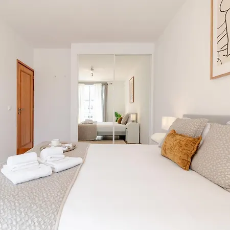 Bright Flat With Balcony & Garage By Hostwise Apartmán *