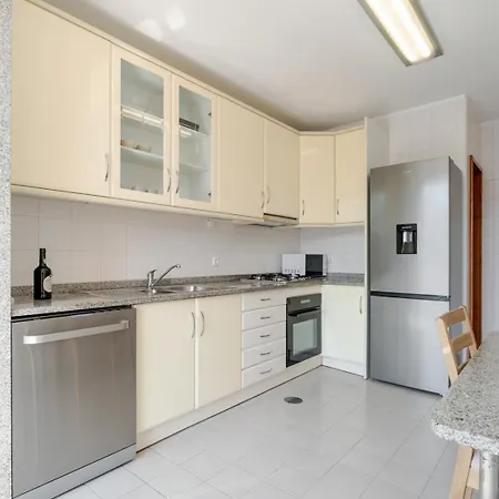 Bright Flat With Balcony & Garage By Hostwise Apartmán Vila Nova de Gaia