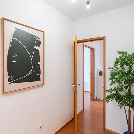 Bright Flat With Balcony & Garage By Hostwise * Vila Nova de Gaia
