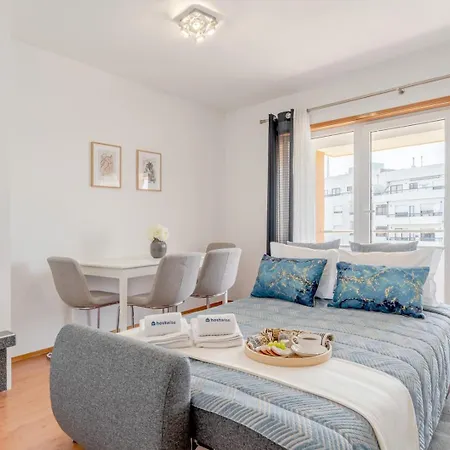 Bright Flat With Balcony & Garage By Hostwise Apartmán *