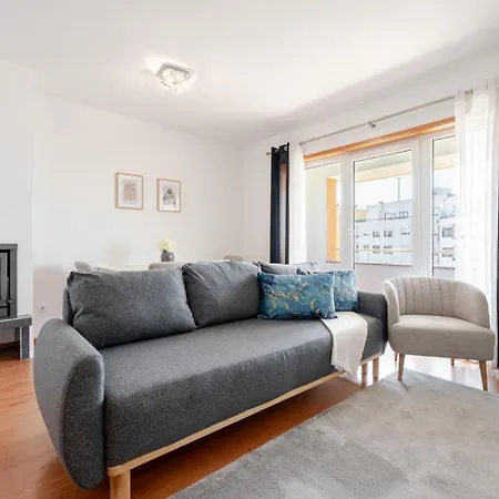 Bright Flat With Balcony & Garage By Hostwise *