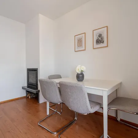 Bright Flat With Balcony & Garage By Hostwise Apartmán