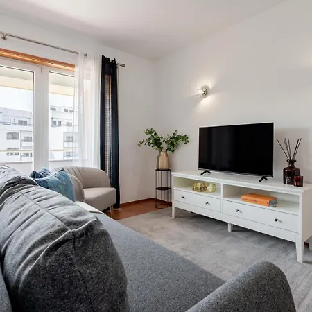 Bright Flat With Balcony & Garage By Hostwise *