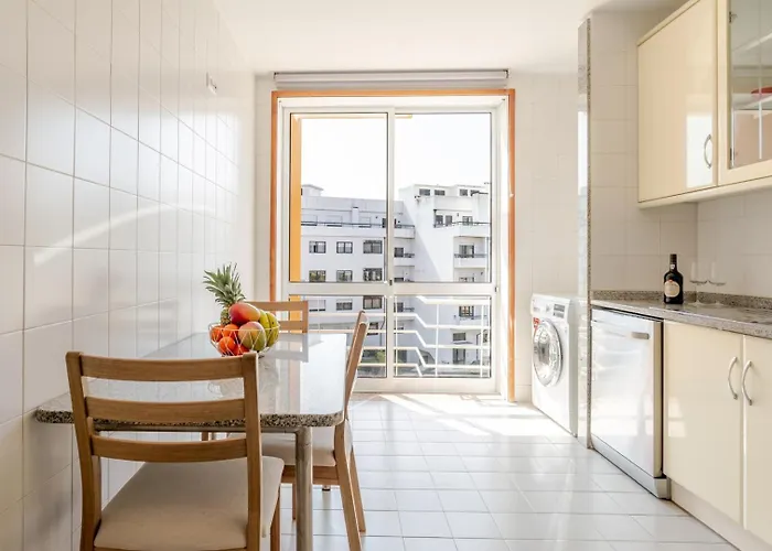 Apartment Bright Flat With Balcony & Garage By Hostwise *