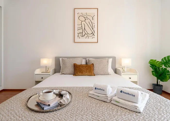 Bright Flat With Balcony & Garage By Hostwise Apartamento *