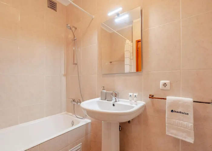 Bright Flat With Balcony & Garage By Hostwise *