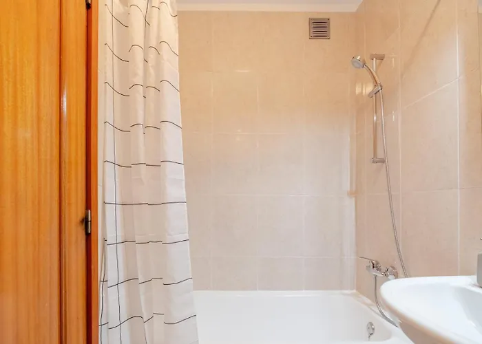 Bright Flat With Balcony & Garage By Hostwise