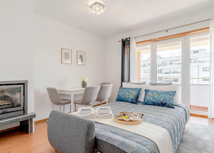 Bright Flat With Balcony & Garage By Hostwise Apartamento *