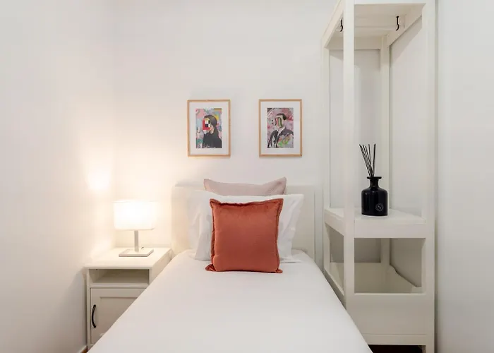 Apartment Bright Flat With Balcony & Garage By Hostwise *