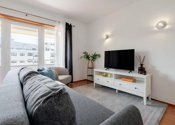 Bright Flat With Balcony & Garage By Hostwise *